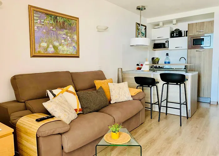 Private Apartment With Stunning Ocean Views And Sunset.
